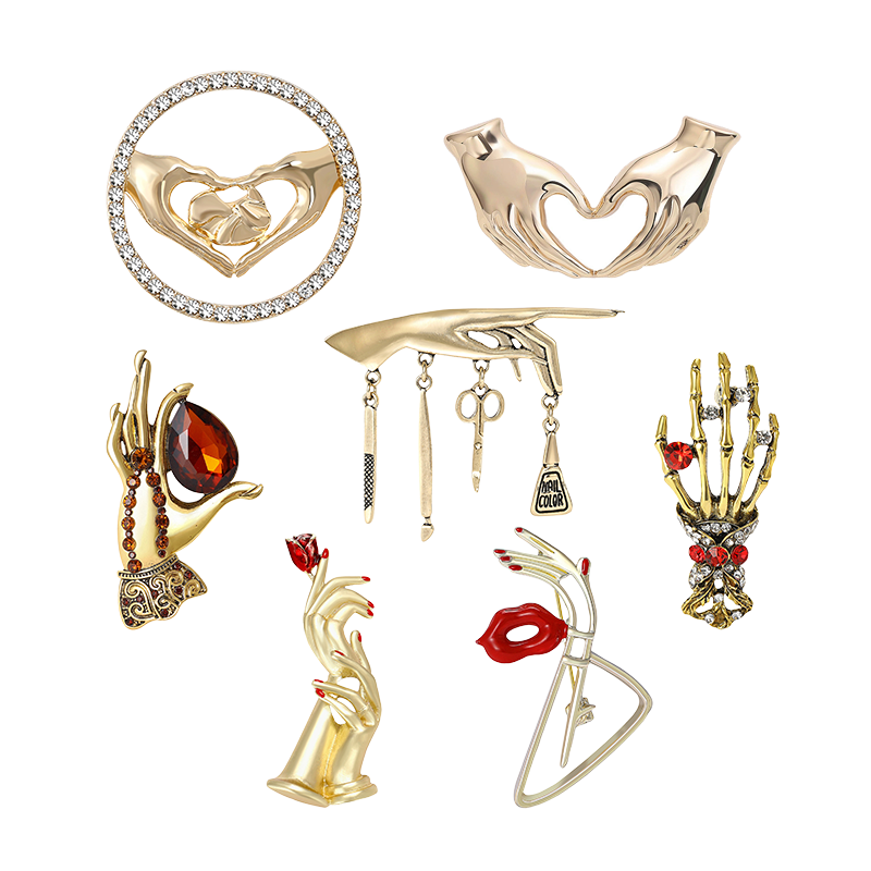 Women Fashion Pose - Broches de Coração com Mãos Cruzadas