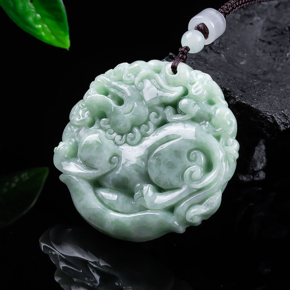 Women Fashion Necklace - Colar com Pingente Pixiu de Jadeíta