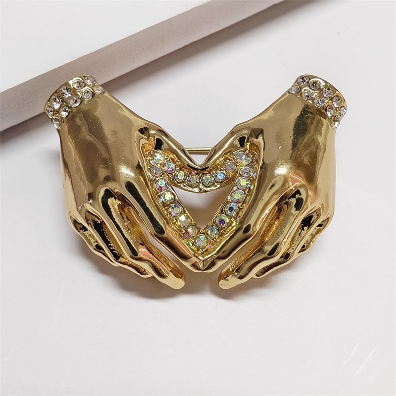 Broches Elegantes e Simples de - Women Fashion Pose avaliação e preço